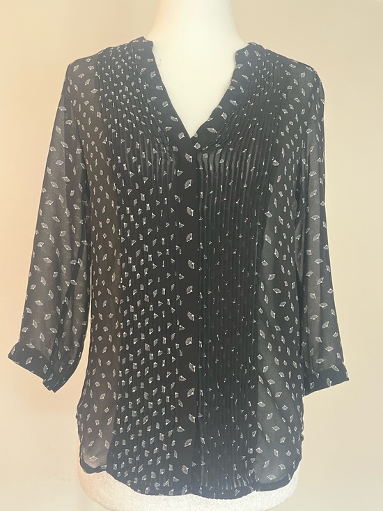 H&M Tops - H&M Black Geometric Print Pleated Pintuck Blouse Size 2